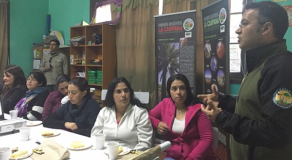 Los funcionarios de CONAF dieron a conocer detalles sobre la normativa que prohíbe la recolección de cocos de esta planta al interior de la unidad, vigente desde el 29 de marzo de este año, así como las sanciones que arriesgan las personas que infrinjan la disposición.