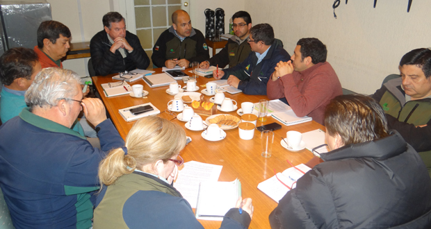 Profesionales de los departamentos de Manejo del Fuego (DMF) y Áreas Silvestres Protegidas (DASP) de CONAF Valparaíso.