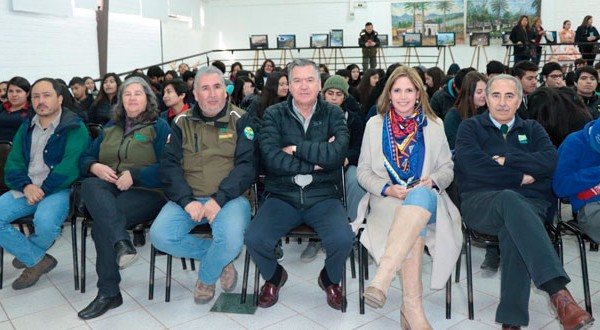 Jornada educativa en torno a la vida y obra del naturalista inglés congregó a cerca de 300 escolares y profesores de la comuna huasa.